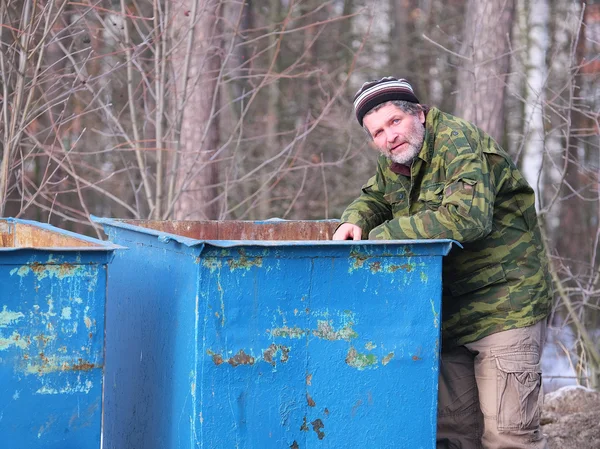 Tramp near the garbage bin — Stock Photo, Image