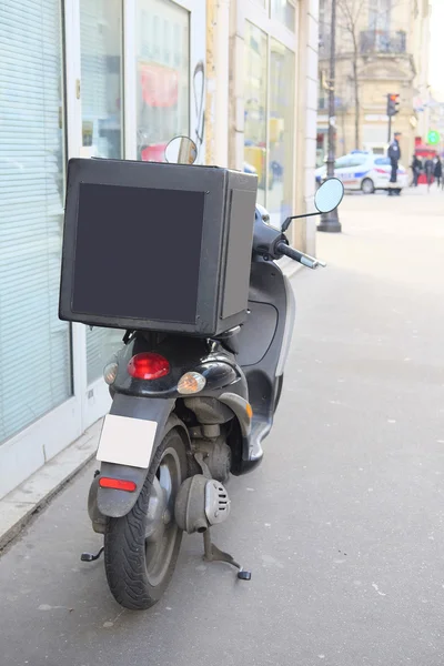 Estacionamiento de motocicletas de camiones de sushi en el centro de París — Foto de Stock