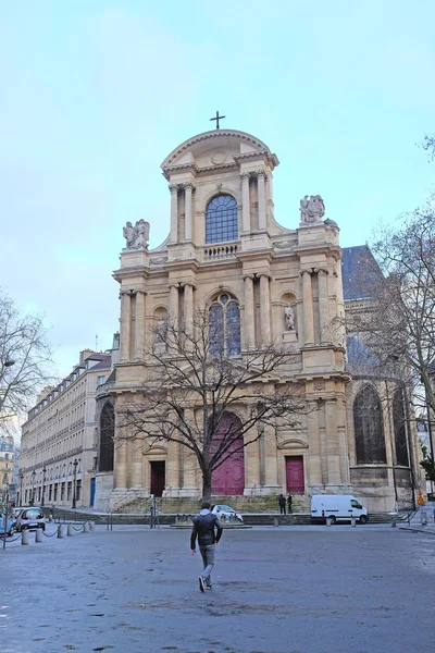 Igreja romano-católica em um centro de Paris — Fotografia de Stock
