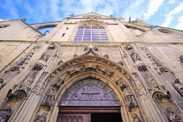 Iglesia católica-romana en el centro de París — Foto de Stock