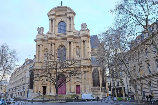 Igreja romano-católica em um centro de Paris — Fotografia de Stock