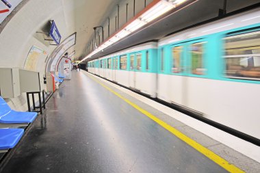 Paris metro tren