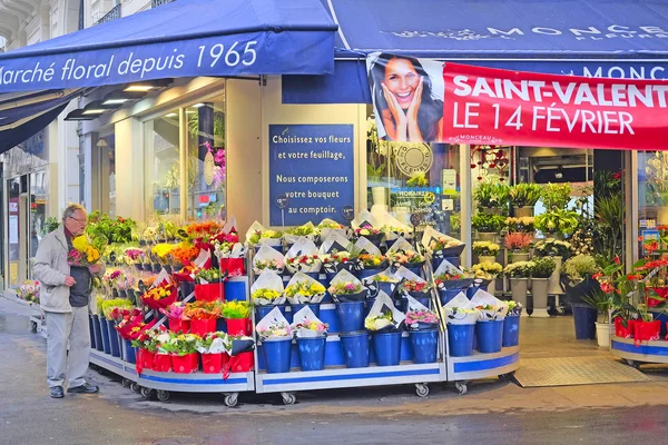 Kwiaciarnia w centrum Paryża — Zdjęcie stockowe