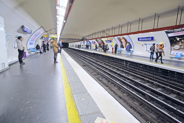 Inre av en tunnelbanestation i Paris — Stockfoto