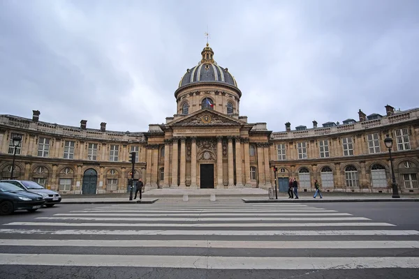Edifício clássico no centro de Paris — Fotografia de Stock