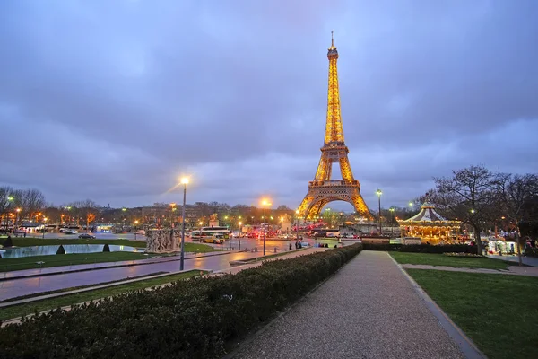 Bir gece Paris'te Eyfel Kulesi — Stok fotoğraf