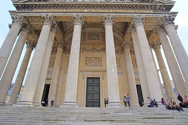 파리에서 고전 건물 — 스톡 사진