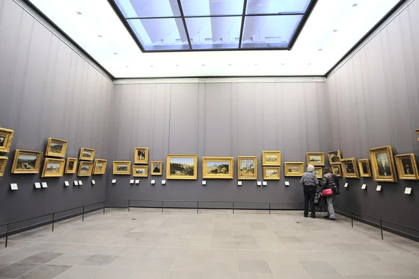 Louvre salonda resimleri — Stok fotoğraf