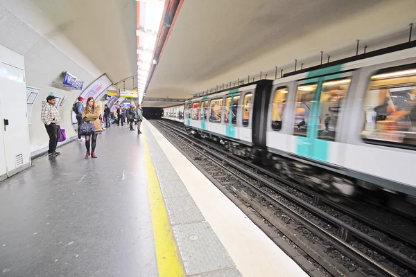 Metro train in Paris — Stock Photo, Image