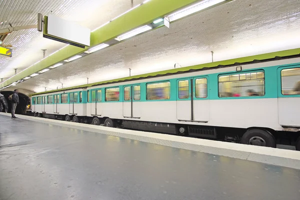 パリの地下鉄の列車 — ストック写真