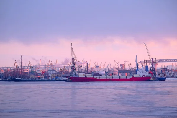 Sankt-Peterburg harbour — Stock Photo, Image