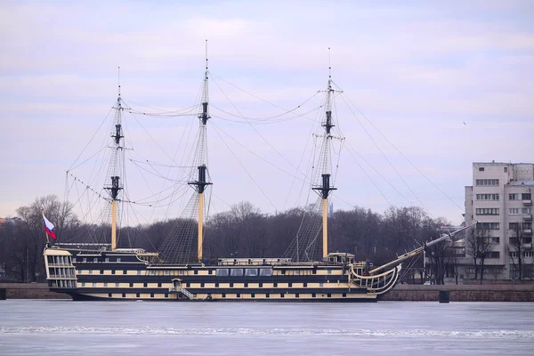 Żaglówka na Neva — Zdjęcie stockowe