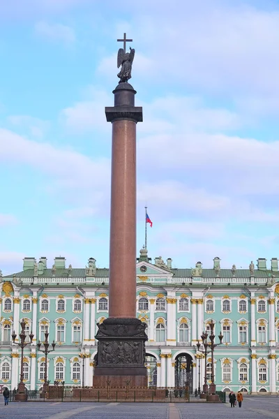Budova Ermitáže a zimní palác v Petrohradu — Stock fotografie