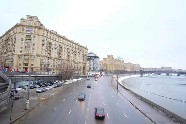 Blick auf den Damm im Zentrum von Moskau — Stockfoto