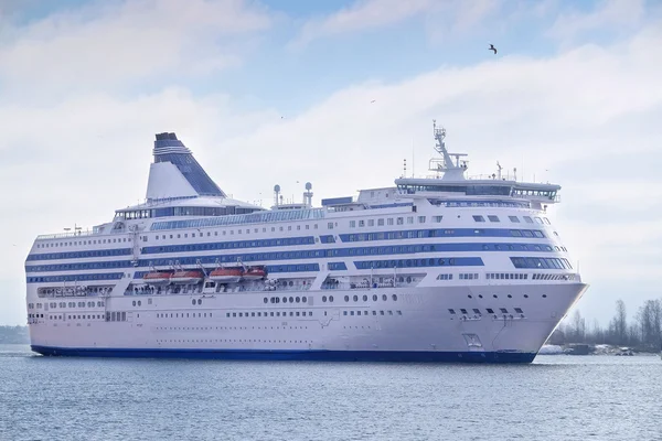 Cruise ship in a sea near Helsinki, Finland — Stock Photo, Image