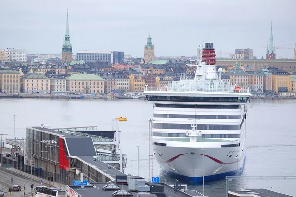 Kreuzfahrtschiff bei Stockholm — Stockfoto
