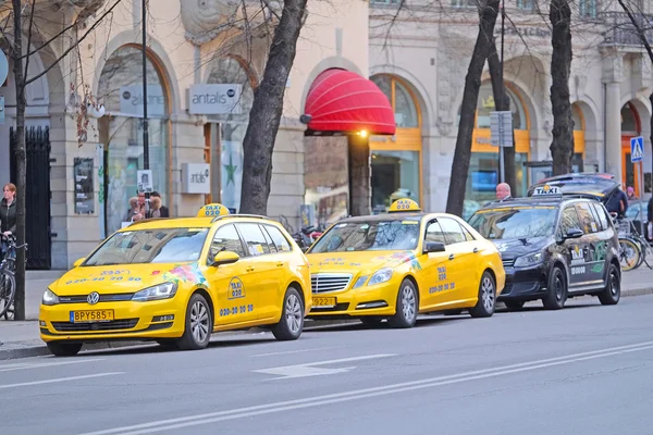 Taxi på en parkering i Stockholm — Stockfoto