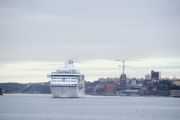 Výletní loď poblíž Stockholmu — Stock fotografie