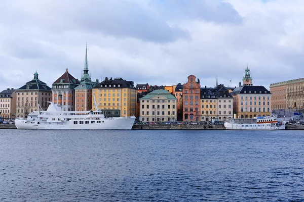 Navio de passageiros no porto de Estocolmo — Fotografia de Stock