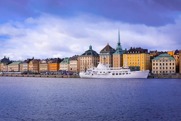 Navire à passagers dans le port de Stockholm — Photo