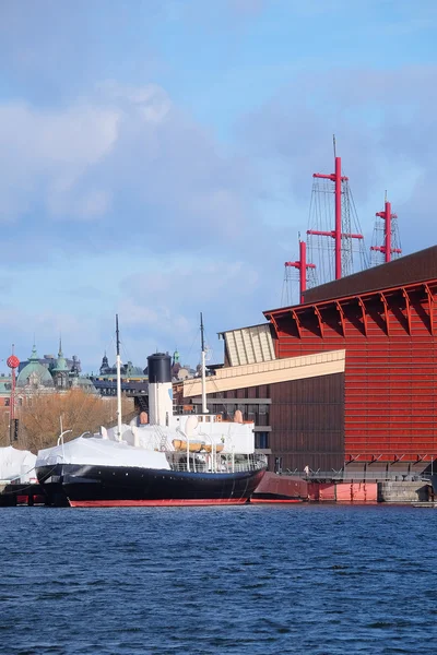 Osobní loď v přístavu Stockholm — Stock fotografie