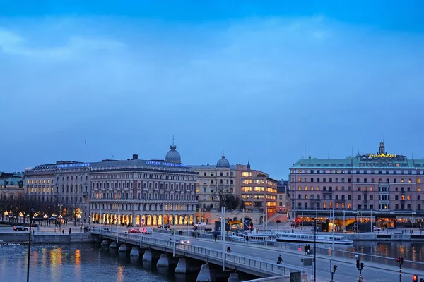 Natt stadsbilden med bilden av ett centrum för Stockholm, Sverige — Stockfoto