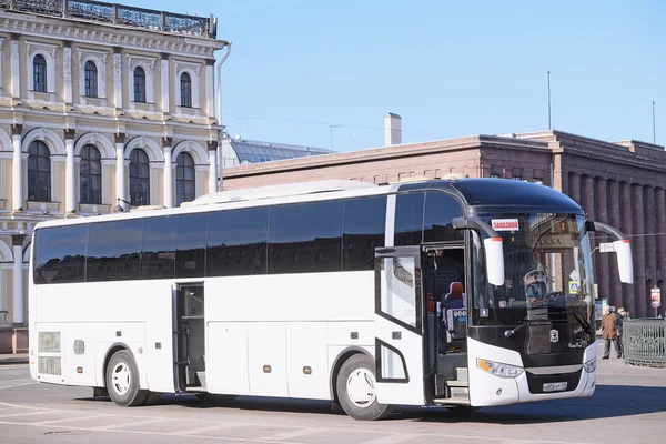 Автобус на автостоянку в Санкт-Петербурзі — стокове фото