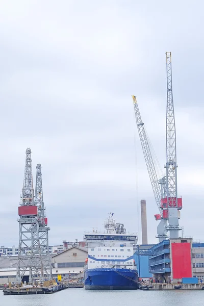 Boats in a harbour of Helsinki — Stock Photo, Image