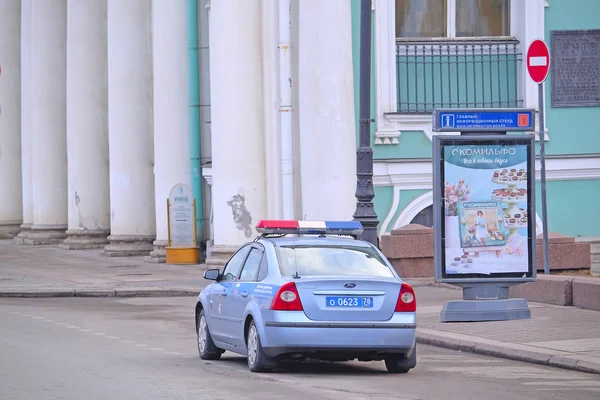 Полицейский автомобиль в центре Санкт-Петербурга — стоковое фото