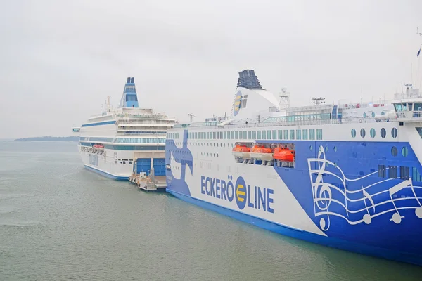 Nave da crociera in un mare vicino Helsinki — Foto Stock