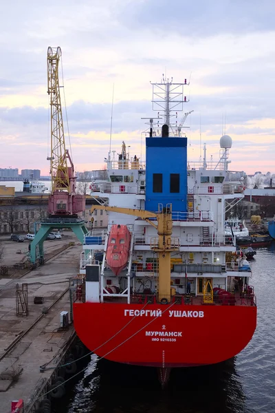 Puerto de carga en San Petersburgo — Foto de Stock