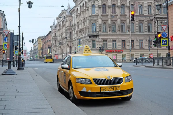 Taxi på parkering i St. Petersburg — Stockfoto