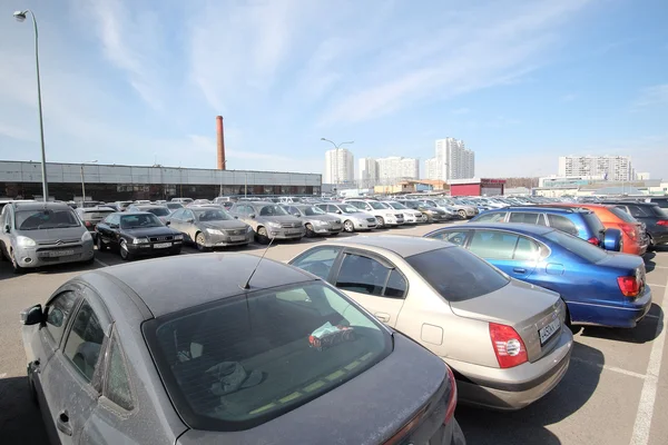 Obrázek auta, parkování v Moskvě, Rusko — Stock fotografie