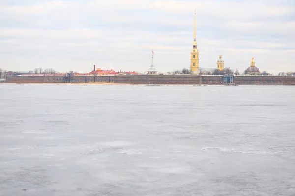 Peter-paul festung in st. petersburg — Stockfoto