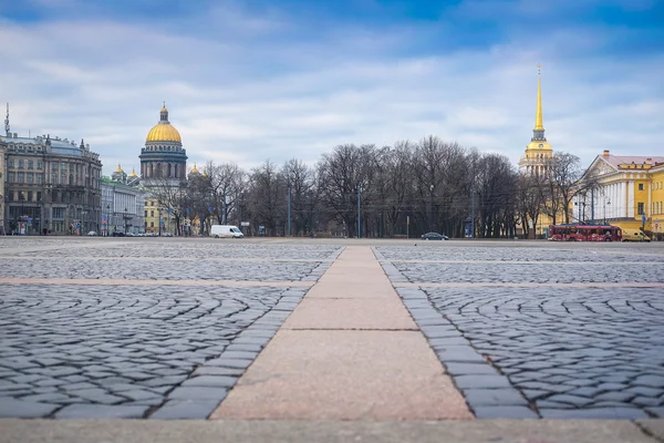 Palace väpnare i St Petersburg — Stockfoto