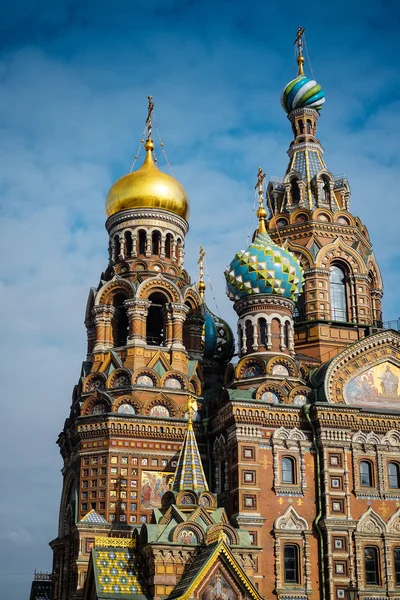 Kyrkan av Frälsaren på utspillt blod i st. petersburg — Stockfoto