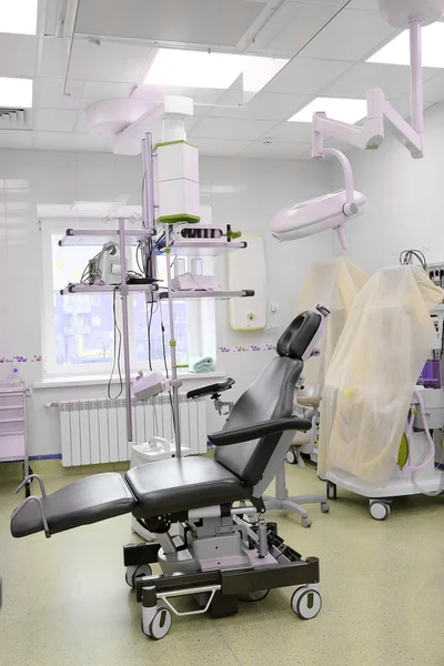 Интерьер операционной в стоматологической клинике — стоковое фото