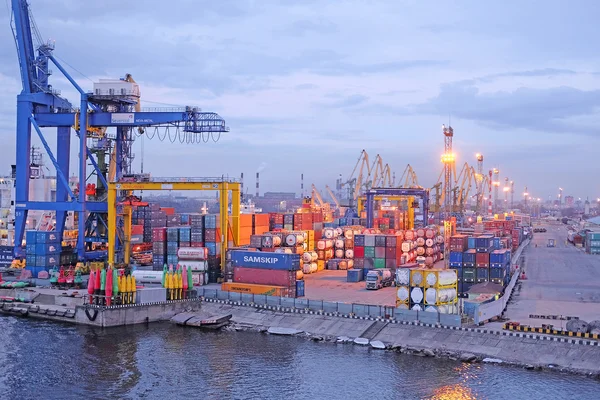 Cargo port i St Petersburg — Stockfoto