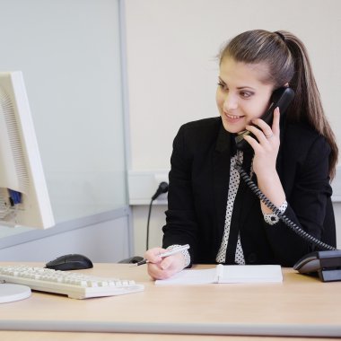 Bir ofiste Sekreter kız