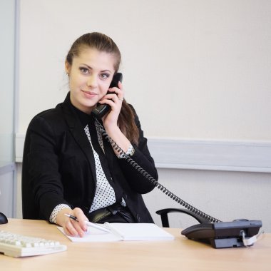 Bir ofiste Sekreter kız