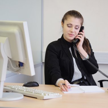 Bir ofiste Sekreter kız