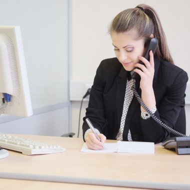 Bir ofiste Sekreter kız