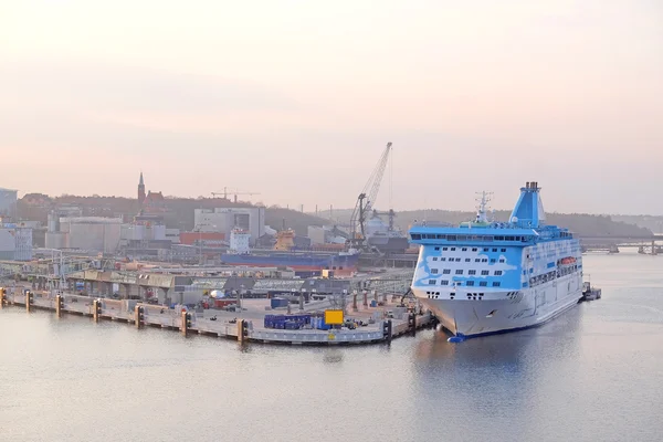 Un barco de crucero —  Fotos de Stock