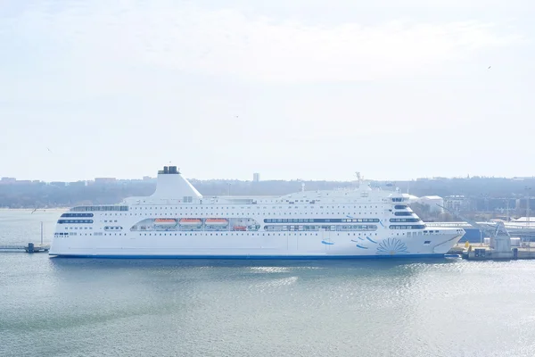 Cruise gemi Tallin Harbour — Stok fotoğraf