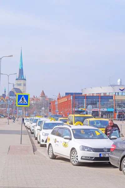 Station de taxi près du port de Tallin — Photo