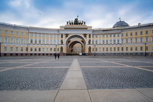 在圣彼得堡的冬宫广场，拱门 — 图库照片