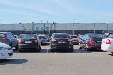  Moskova'da bir otopark görüntüsünü