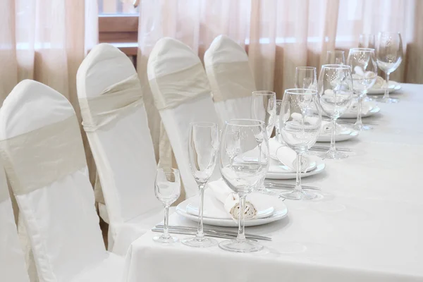 Facilidades do banquete mesa servida — Fotografia de Stock
