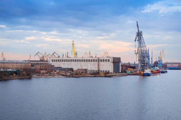 Cargo port i St Petersburg — Stockfoto