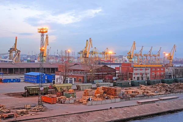 Cargo port i St Petersburg — Stockfoto